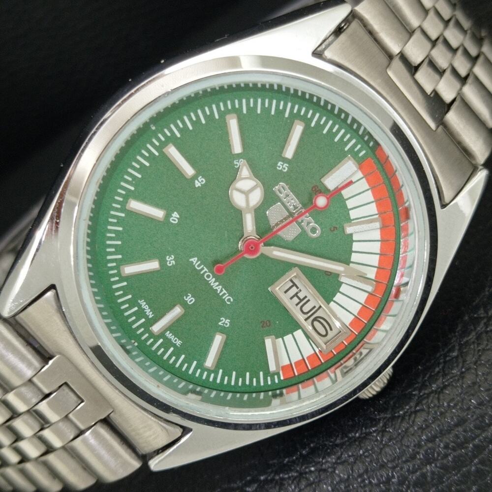 Vintage 1988 Seiko Automatic Mens Silver Watch W/daydate & Green accents